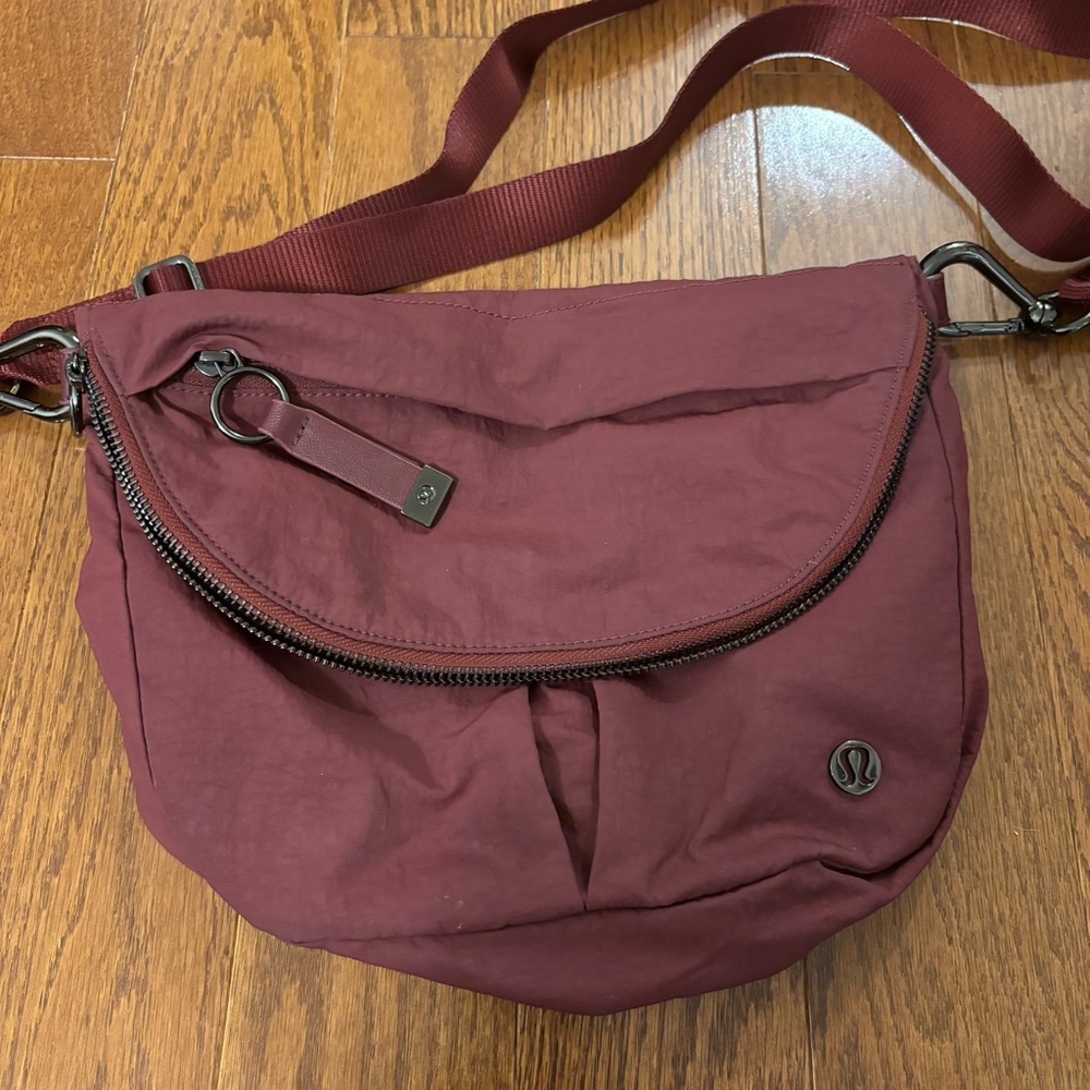 Lululemon burgundy/wine Festival cross body